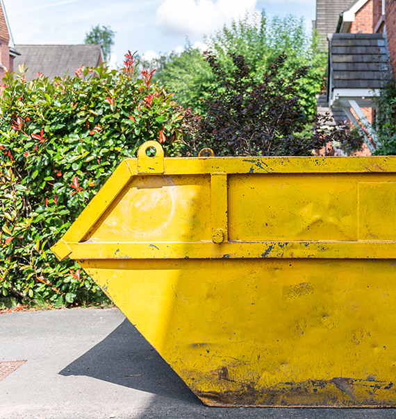 Affordable Maxi Skip Hire in Tyldesley for Large Waste Disposal